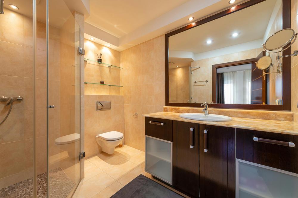 beige bathroom